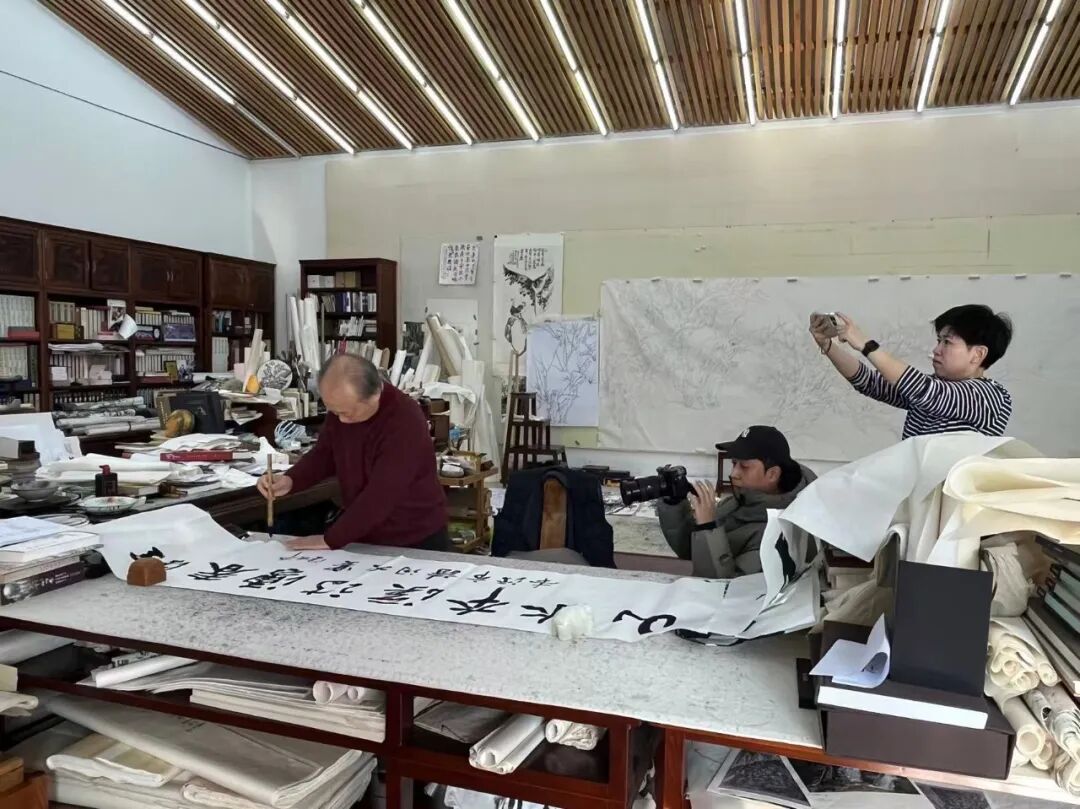 图片[4]-【同一座城，同一个家！One city,one family】“翰墨迎春 丹青寄情”市文联走访慰问名誉主席冯大中先生-东北文化产业网