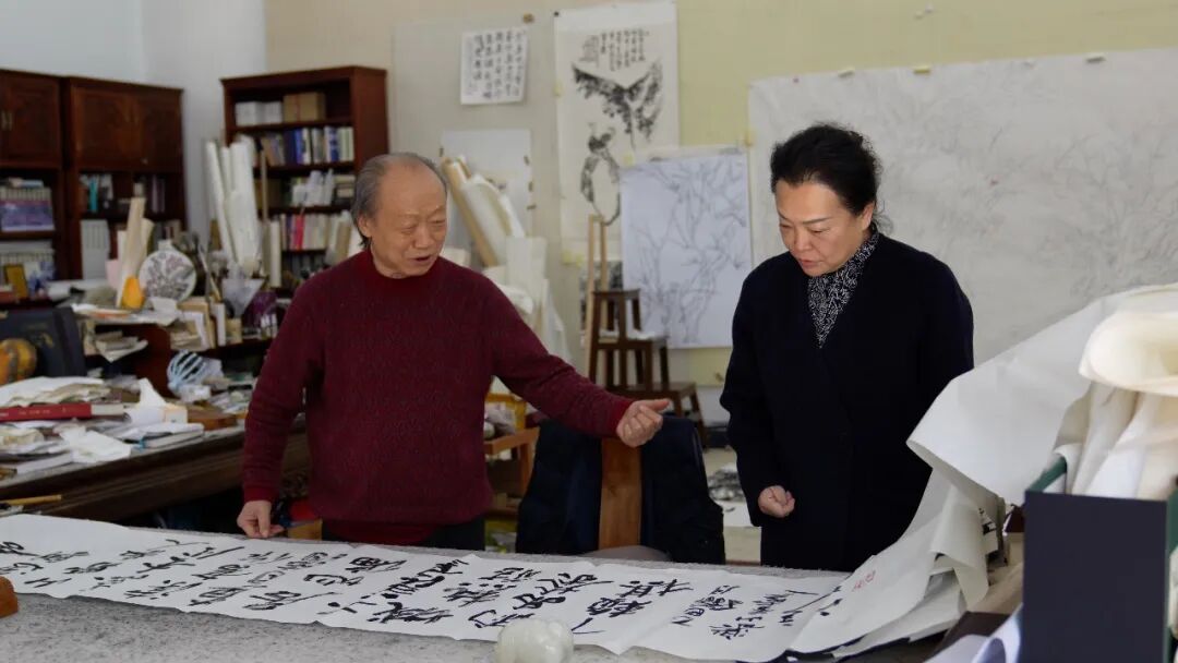 图片[1]-【同一座城，同一个家！One city,one family】“翰墨迎春 丹青寄情”市文联走访慰问名誉主席冯大中先生-东北文化产业网