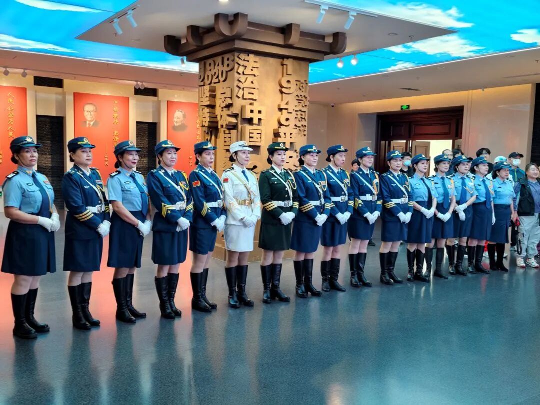 图片[1]-镂刻在警徽上的使命与誓言——记国防教育女子仪仗队参观学习之感-东北文化产业网