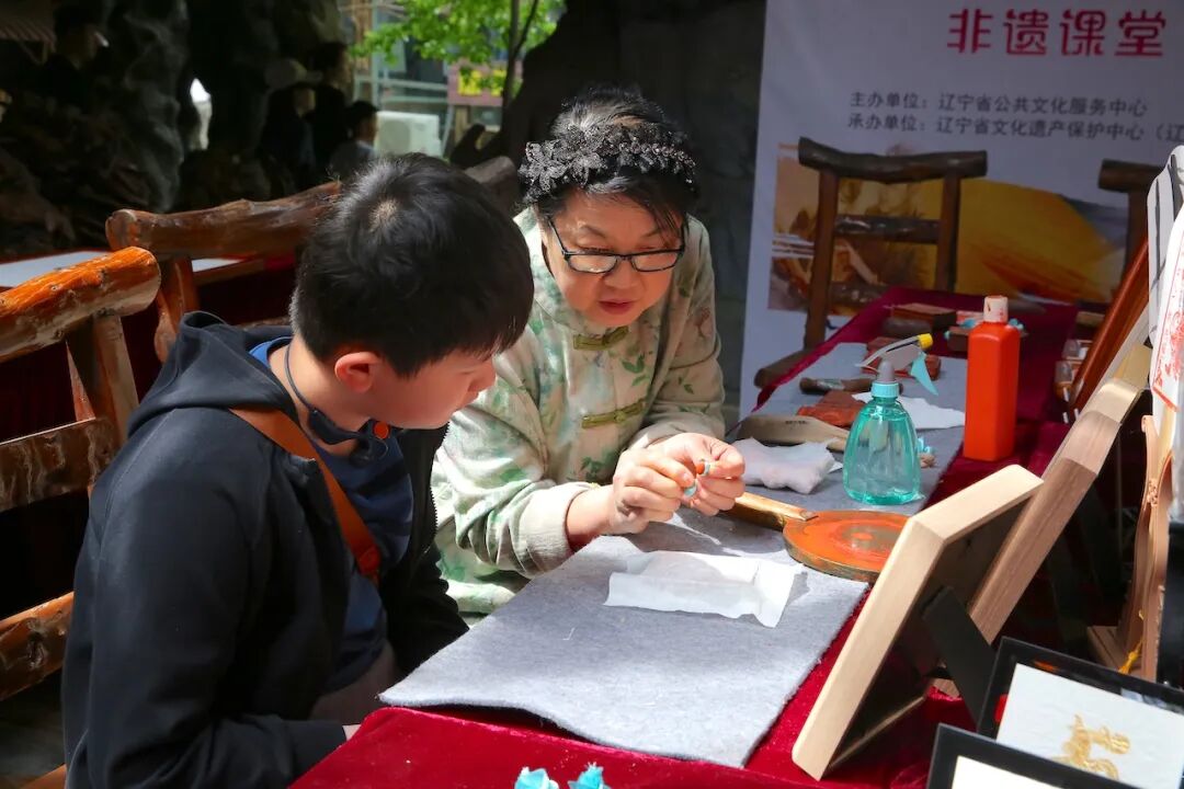 图片[21]-非遗焕新入山水 文旅相融醉游人——辽宁非遗走进小市一庄点亮假日文旅市场-东北文化产业网