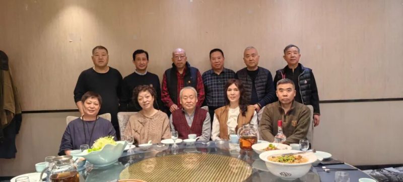 古梅吐艳,新荷竞秀——亓官良先生喜收高徒-东北文化产业网